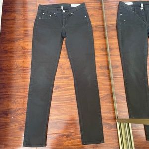 Women jeans . Rag& bone green color .Size 28